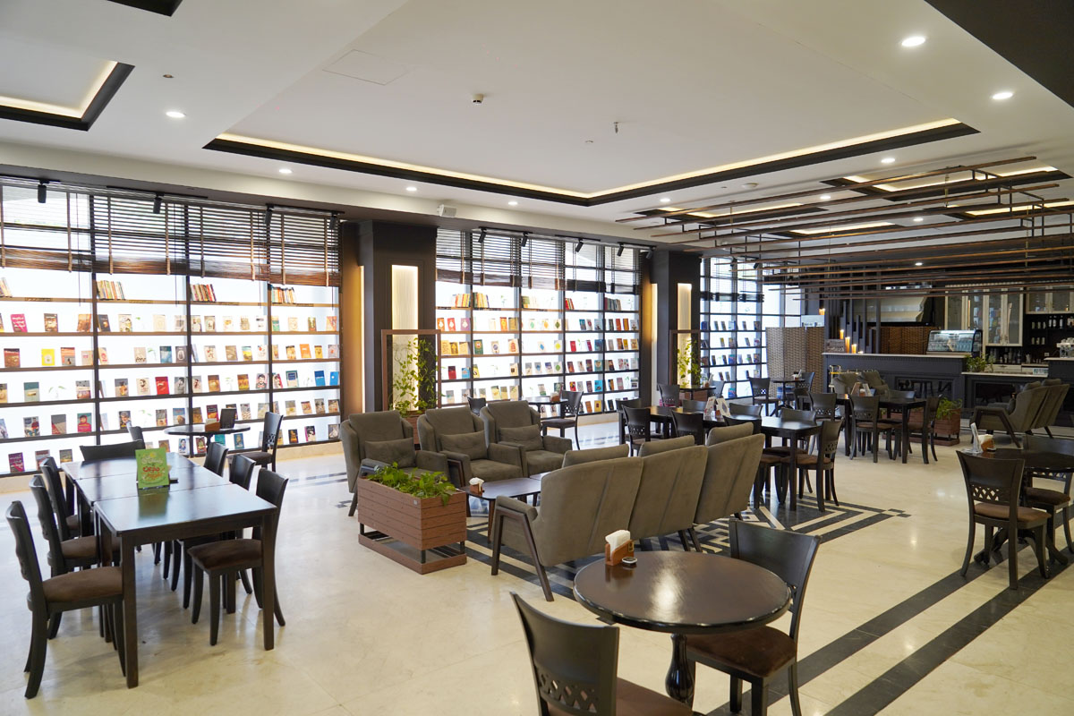کافی شاپ و کافه کتاب مجتمع شهدای سلامت