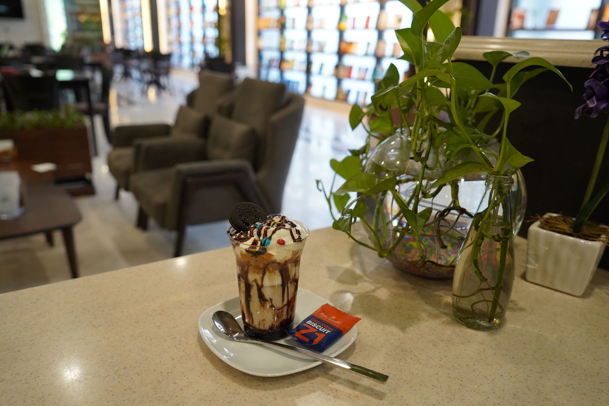 کافی شاپ و کافه کتاب مجتمع شهدای سلامت