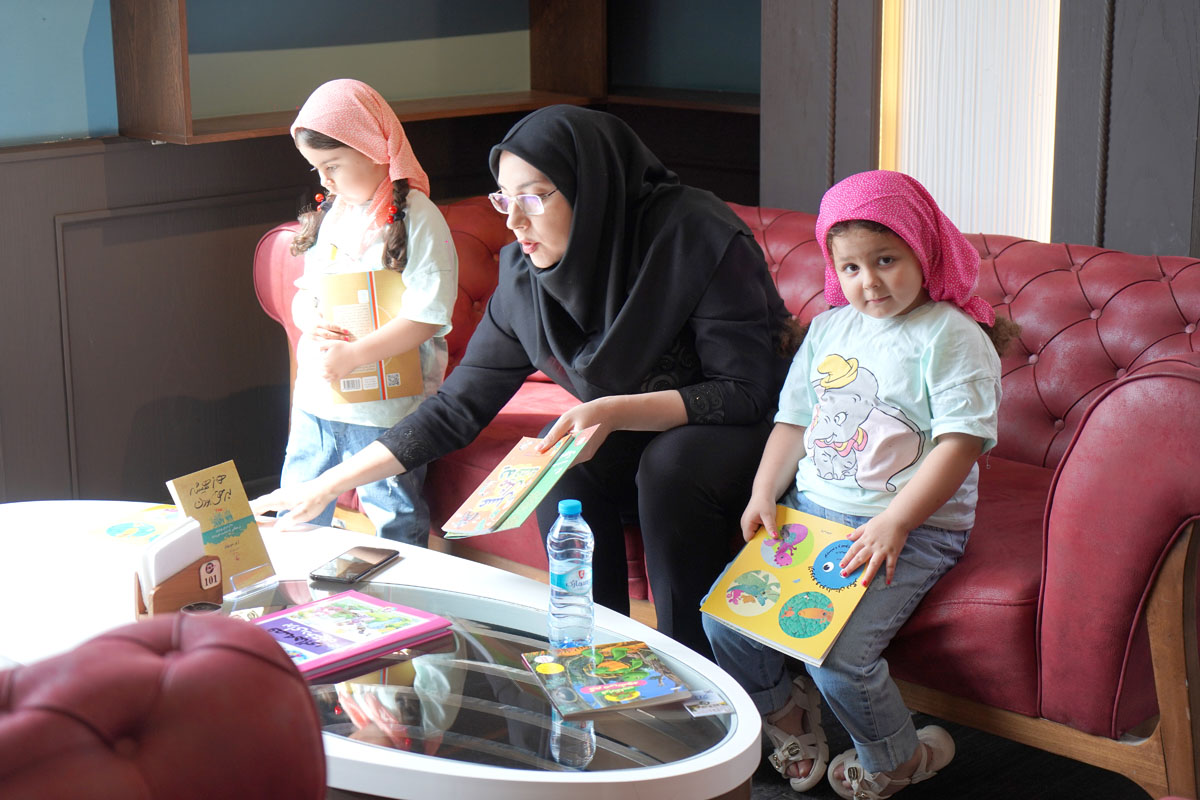 کافی شاپ و کافه کتاب مجتمع شهدای سلامت