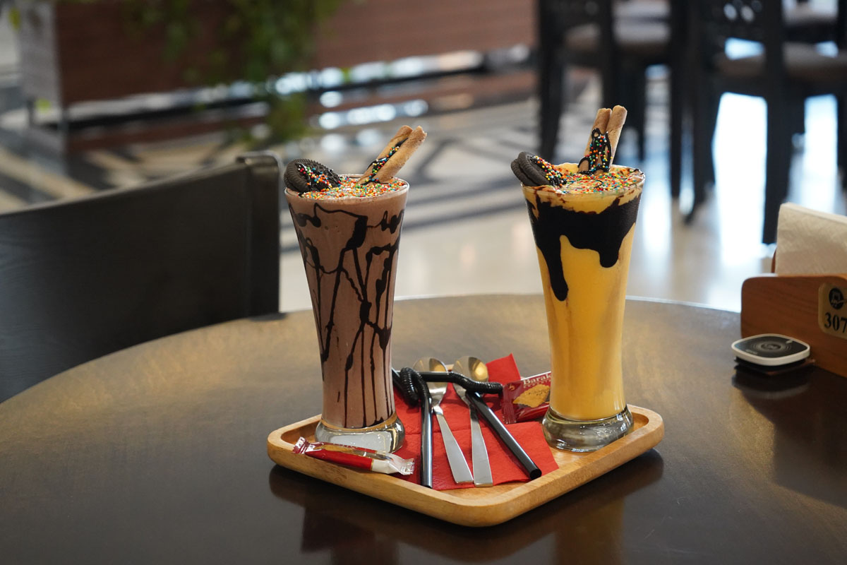 کافی شاپ و کافه کتاب مجتمع شهدای سلامت