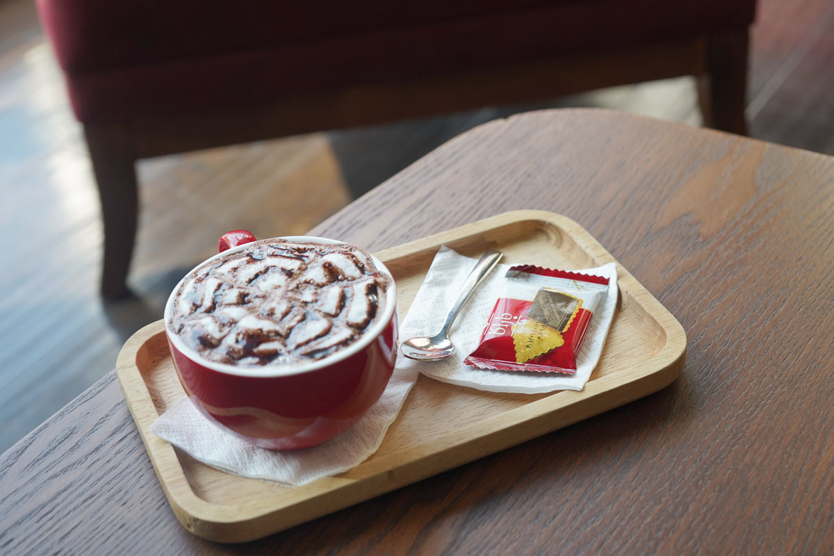 کافی شاپ و کافه کتاب مجتمع شهدای سلامت