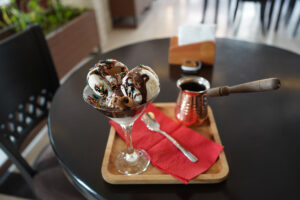 کافی شاپ و کافه کتاب مجتمع شهدای سلامت